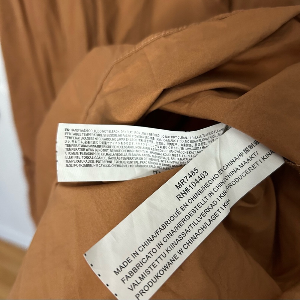 Moon River Exclusive Caramel Bubble Sleeve Smocked Midi Dress - Picture 12 of 13